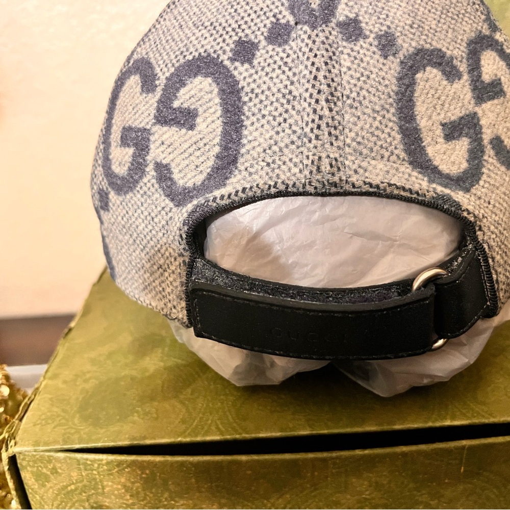 Gucci Luxury Navy Blue and Gray Logo Wool Cap ๐คฉ - Picture 10 of 11